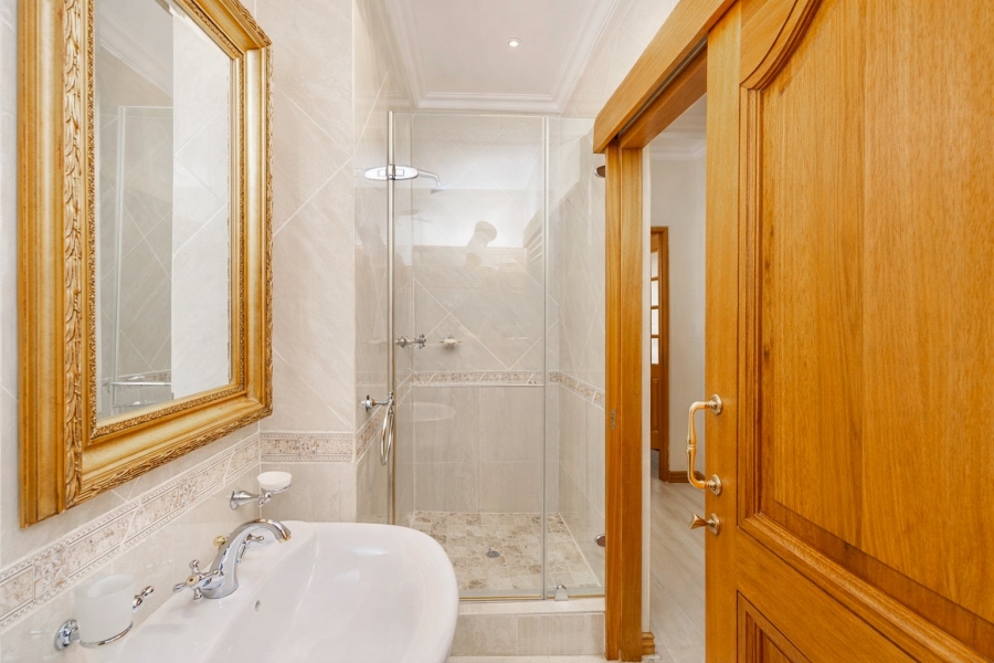 5 Bedroom Property for Sale in Caribbean Beach Club North West